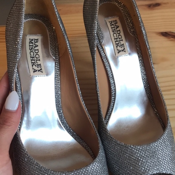 ✨BADGLEY MISCHKA✨Diamond Drill Silver Glitter Heel - Picture 4 of 5